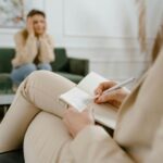 Home2 1 Therapeutisches Gespräch mit Notizen.